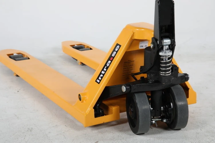 Żółty wózek paletowy HPT-V z hamulcem i widłami 1150 mm