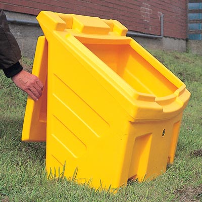 Pojemnik na materiał posypowy z uchylną pokrywą