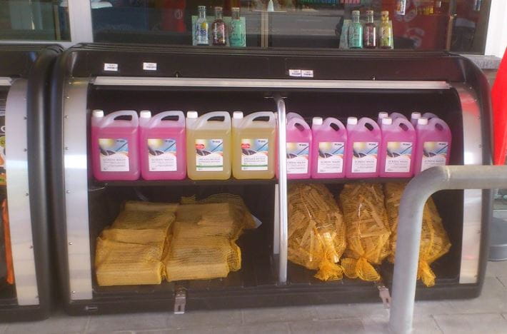 Gablota zewnętrzna Orion z płaską powierzchnią górną na produkty
