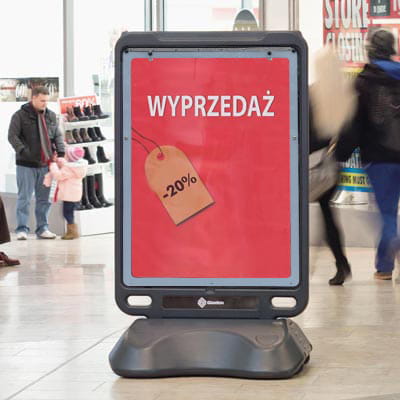 Potykacz reklamowy Advocate z dużą podstawą
