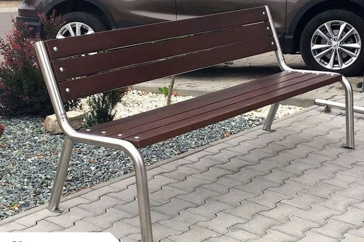 Ławka Viola z drewna i stali ocynkowanej malowanej