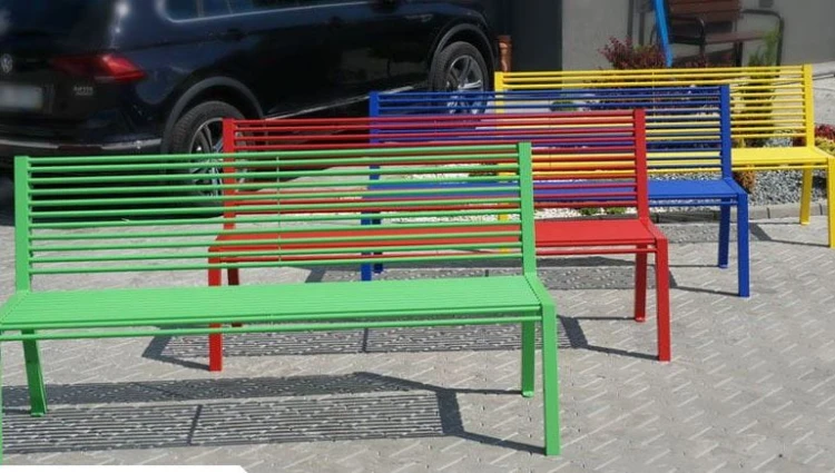 Stalowa ławka parkowa Narcyz do przestrzeni publicznych