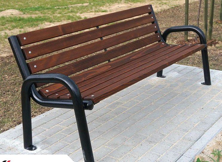 Ławka miejska Promyk I stalowa z drewnianymi listwami
