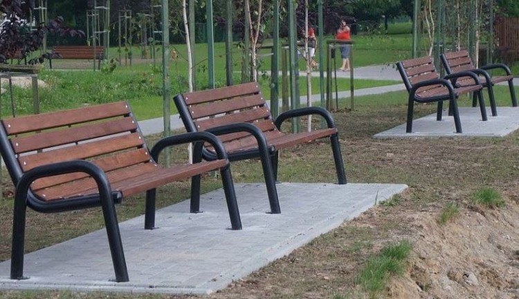 Ławka parkowa Promyk I z podłokietnikami