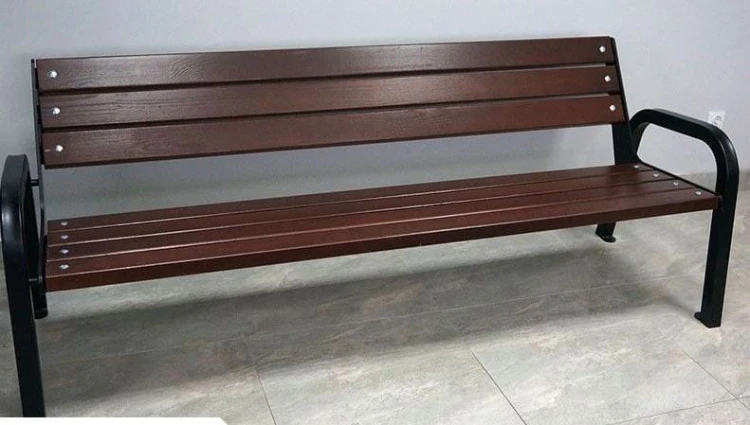 Ławka ogrodowa Promyk III stalowa z drewnianymi listwami