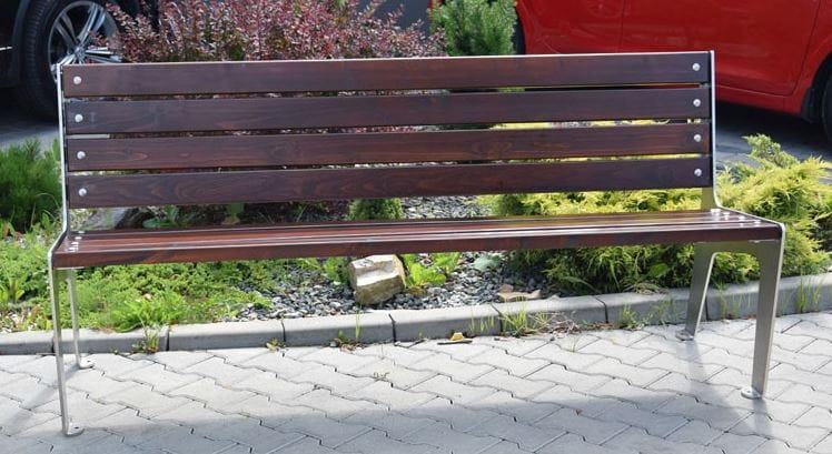 Ławka parkowa Nemezja z drewnianym siedziskiem i oparciem