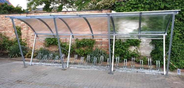 Wiata rowerowa na 15 stanowisk z poliwęglanowym dachem