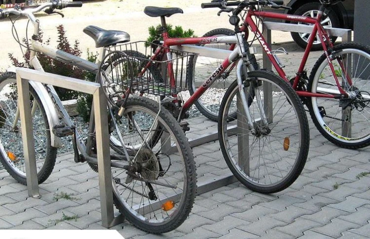 Ocynkowany stojak rowerowy Irys III do montażu
