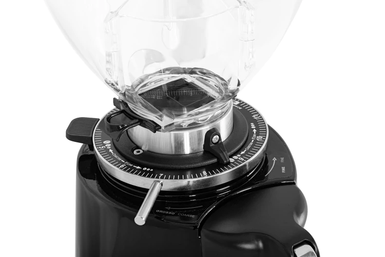 Młynek do kawy F5D_BLACK ze zbiornikiem o pojemności 1,5 kg