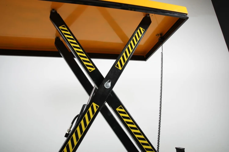 Stacjonarny stół podnośny hydrauliczny 850 x 2000