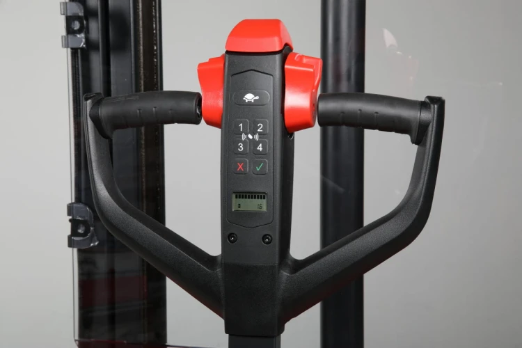 wózek z masztem 10.jpg