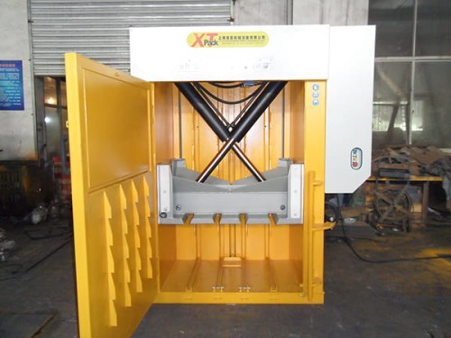 Kompaktowa belownica pionowa Ecobalers XT Pack do małych przestrzeni