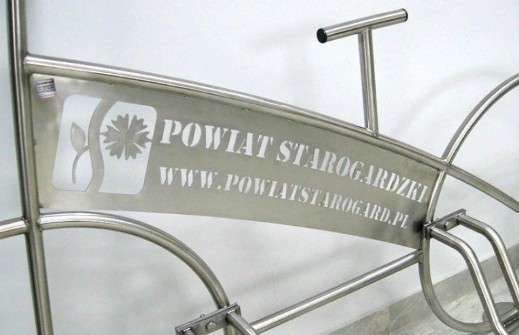 mała architektura, stojak rowerowy z logo wycinka laserowa.JPG