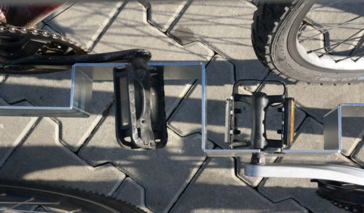 stojak rowerowy ze stacją ładowania, producent, mała architektura.JPG