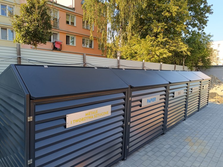 Zabudowa 1100 litrów żaluzje 5.jpg