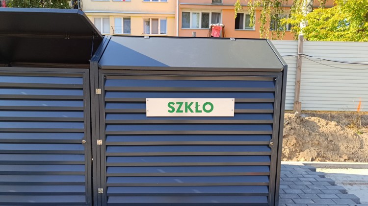 Zabudowa 1100 litrów żaluzje 7.jpg