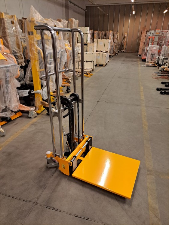 Hydrauliczny wózek masztowy PJ4170 do magazynu