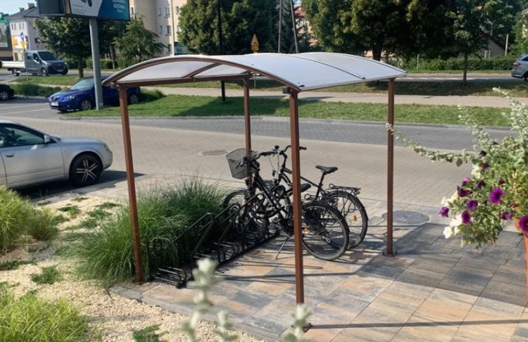 Nowoczesna wiata rowerowa Zorza do montażu na zewnątrz