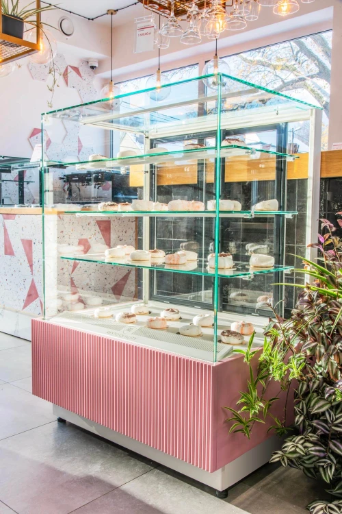 Biała witryna chłodnicza do ciast Dolce Visione 700