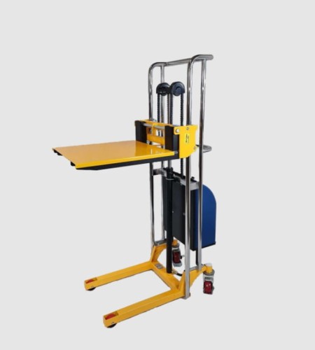 Wózek masztowy z hydraulicznym podnoszeniem wideł