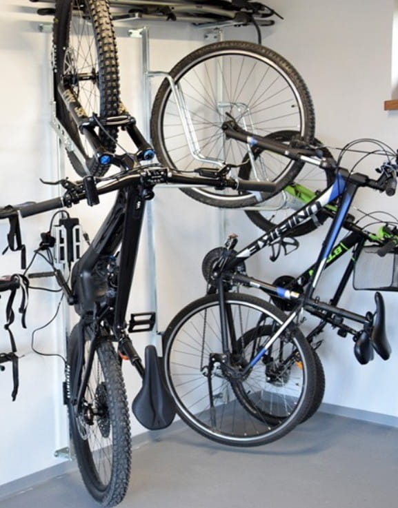 Wieszak na 5 rowerów Flex-5 z regulowanym uchwytem koła