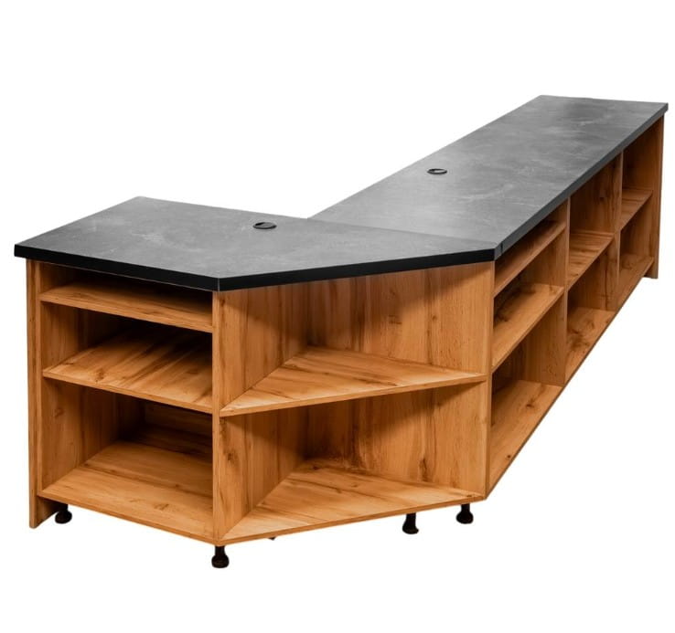 lada sprzedażowa alkoholowa z półkami na produkty impulsowe z narożnikiem zewnętrznym