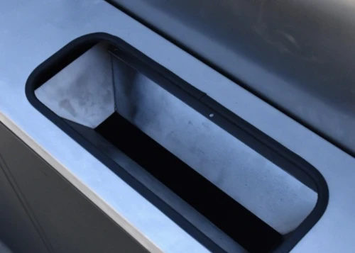 Kosz na odpadki, tani kosz dla gastronomii, wielofunkcyjny, wrzut 40 litrów.webp