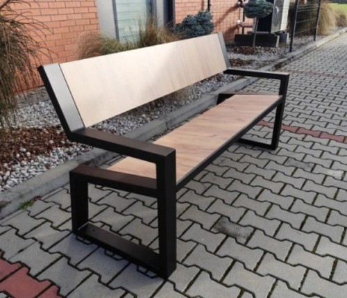 lawka miejska_lizbona_z_hpl_z_podlokietnikami_i_oparciem(2).jpg