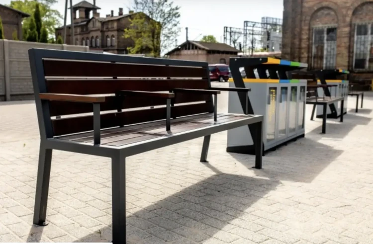 Ławka dworcowa Limba stal ocynkowana i malowana proszkowo.webp