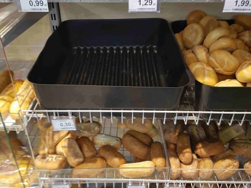 Pojemnik na pieczywo, głęboki 12 cm,  dno ryflowane.jpg