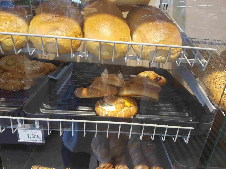 Pojemnik na pieczywo ryflowany 004.jpg