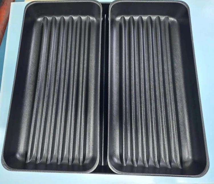 Pojemnik na pieczywo i bułki z ABS ryflowany 50,6x24,6x6 cm połówka