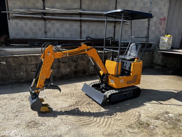 Minikoparka TOR 1200 kg do robót budowlanych
