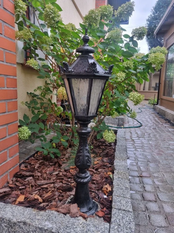 Lampion żeliwny 41 cm na podstawie montażowej