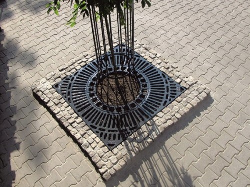 Krata pod drzewo z otworem o średnicy 58 cm