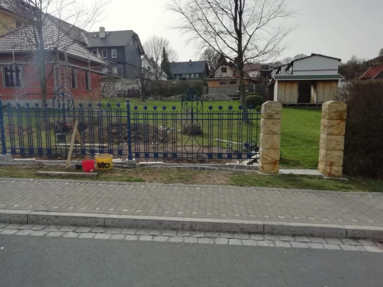 Ręcznie wykonany w Polsce żeliwny słupek ogrodzeniowy