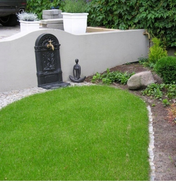 Dekoracyjna żeliwna obudowa kranu do ogrodu