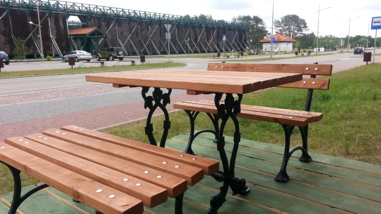 Żeliwna podstawa stołu gotowa do montażu blatu