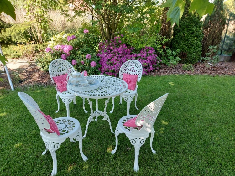 Żeliwny stół ogrodowy ROMANTIC wysokość 70 cm