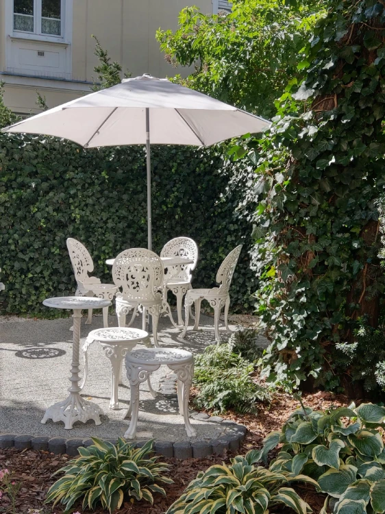 Okrągły stół żeliwny Romantic 75 cm z czterema krzesłami