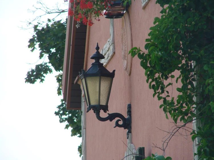 Czarna lampa żeliwna stojąca z oprawką E27