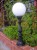 Lampa żeliwna z oprawką E27 i białą kulą