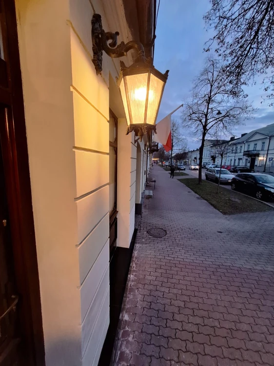 Ręcznie wykonany kinkiet żeliwny z Polski
