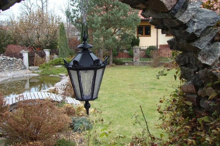 Lampion żeliwny wiszący z oprawką E27