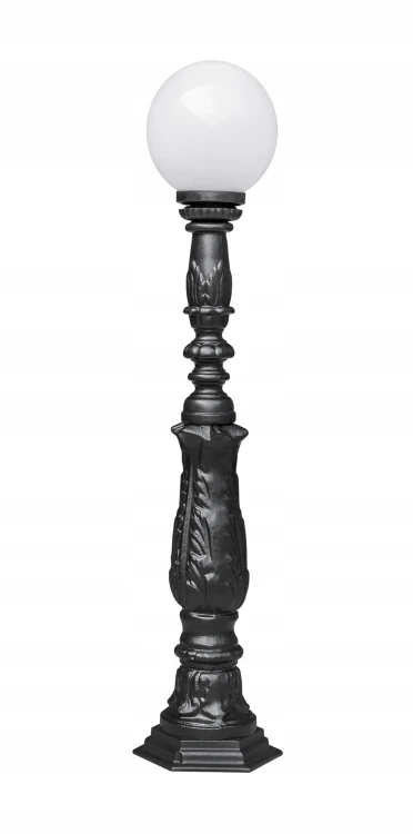 Żeliwna lampa ogrodowa z białą kulą 20 cm