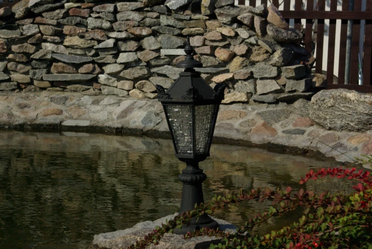 Lampa ogrodowa żeliwna z oprawką E27