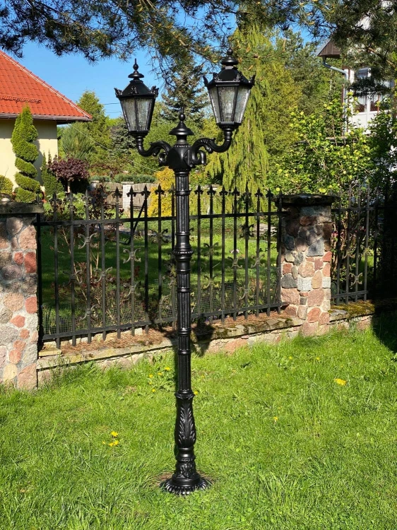 Stojąca lampa ogrodowa z żeliwa o wysokości 240 cm
