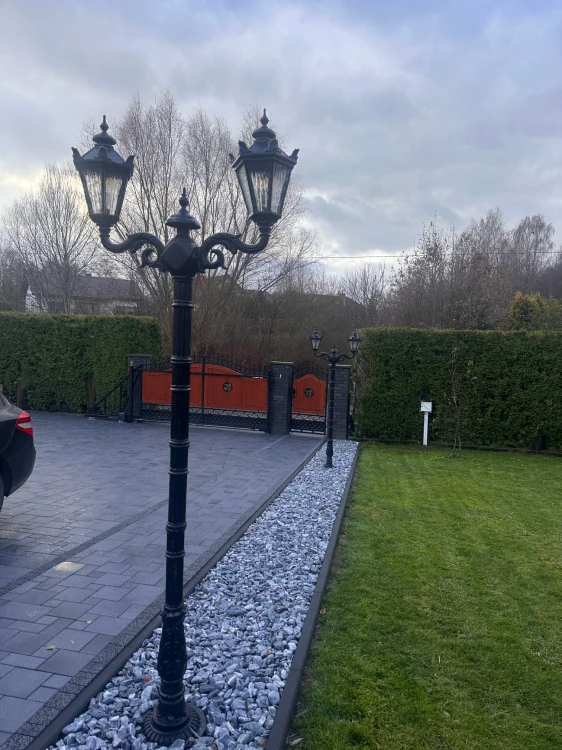 Klasyczna żeliwna lampa parkowa z dwoma oprawami E27