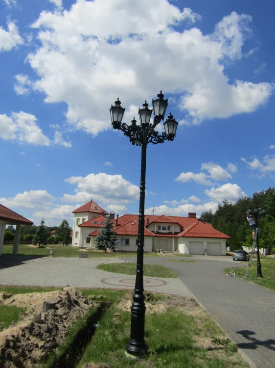 Wysoka lampa parkowa z żeliwa GII