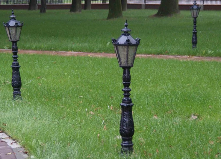 Ręcznie wykonana lampa żeliwna w stylu klasycznym